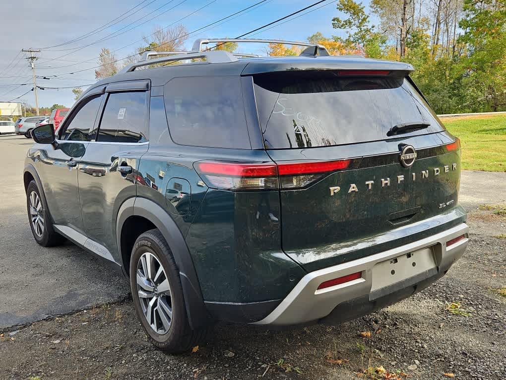 2022 Nissan Pathfinder SL photo 2