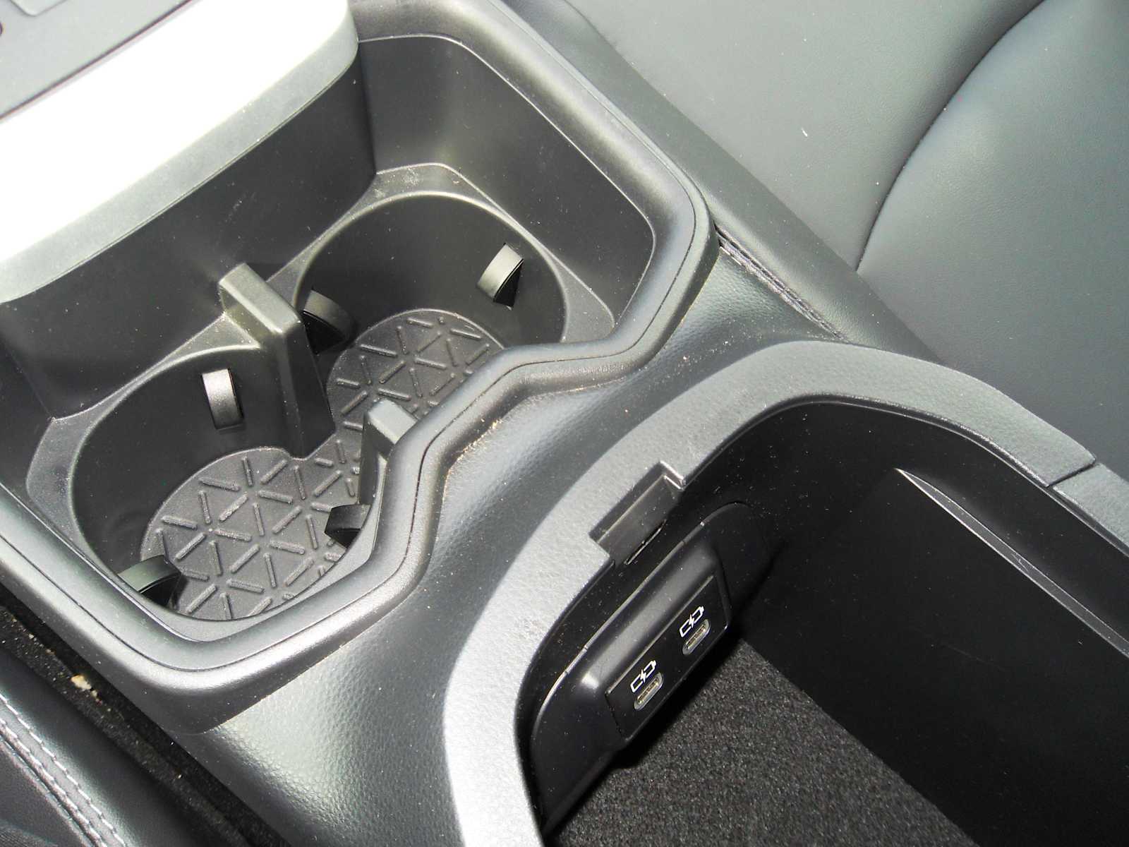 2024 Toyota RAV4 XLE Premium photo 32