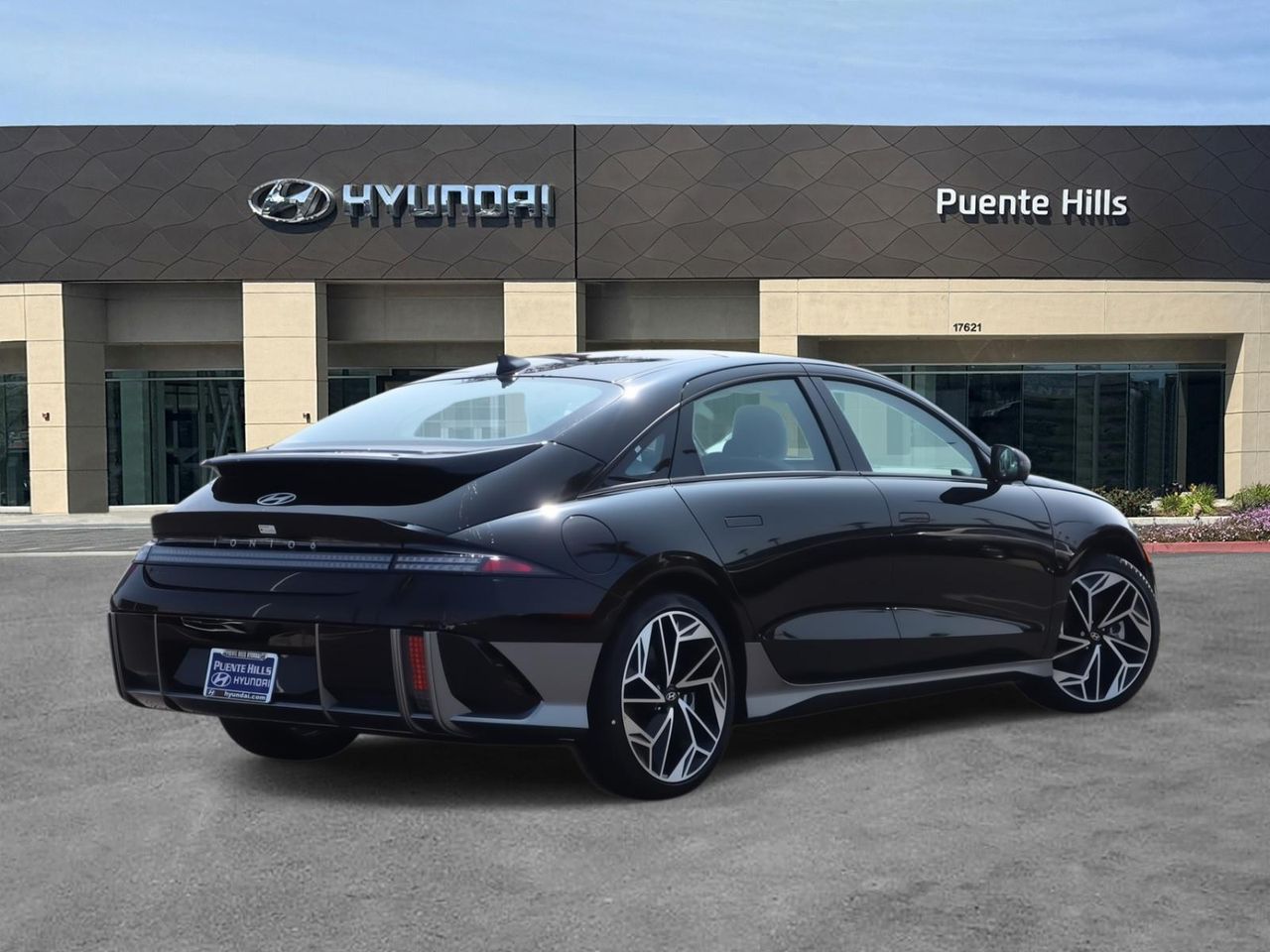 2025 Hyundai Ioniq 6 Limited photo 3