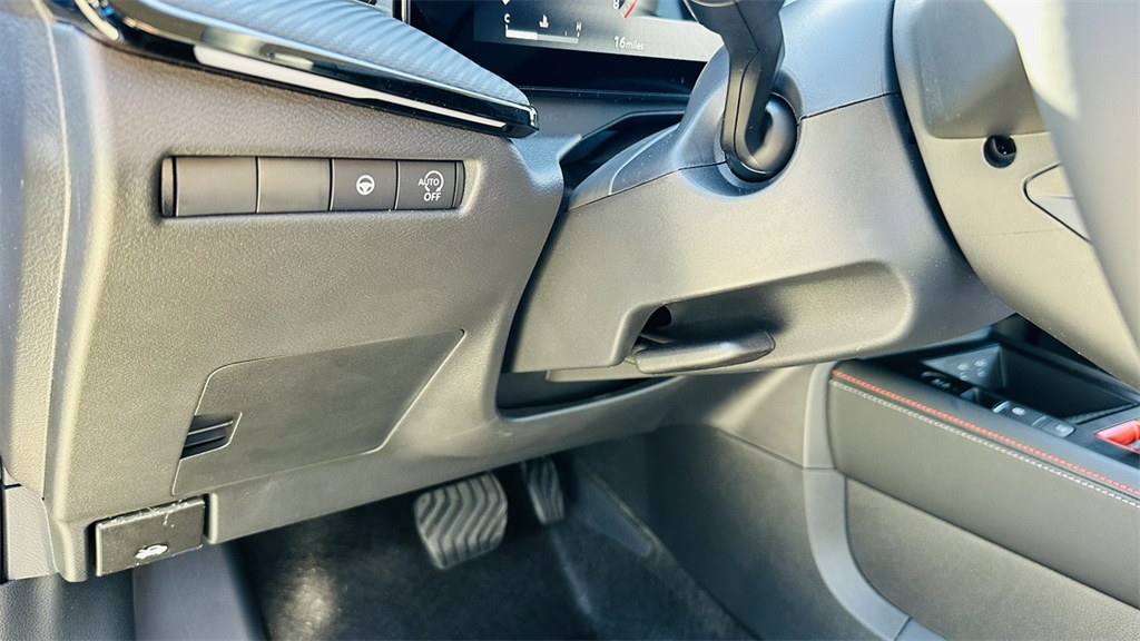 2026 Nissan Kicks SR photo 12