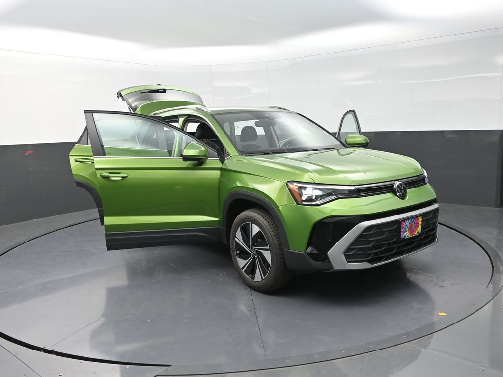 2025 Volkswagen Taos SE photo 26