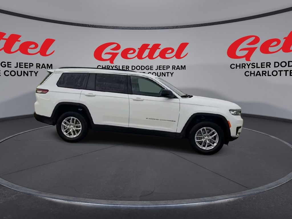2025 Jeep Grand Cherokee Laredo Altitude photo 9