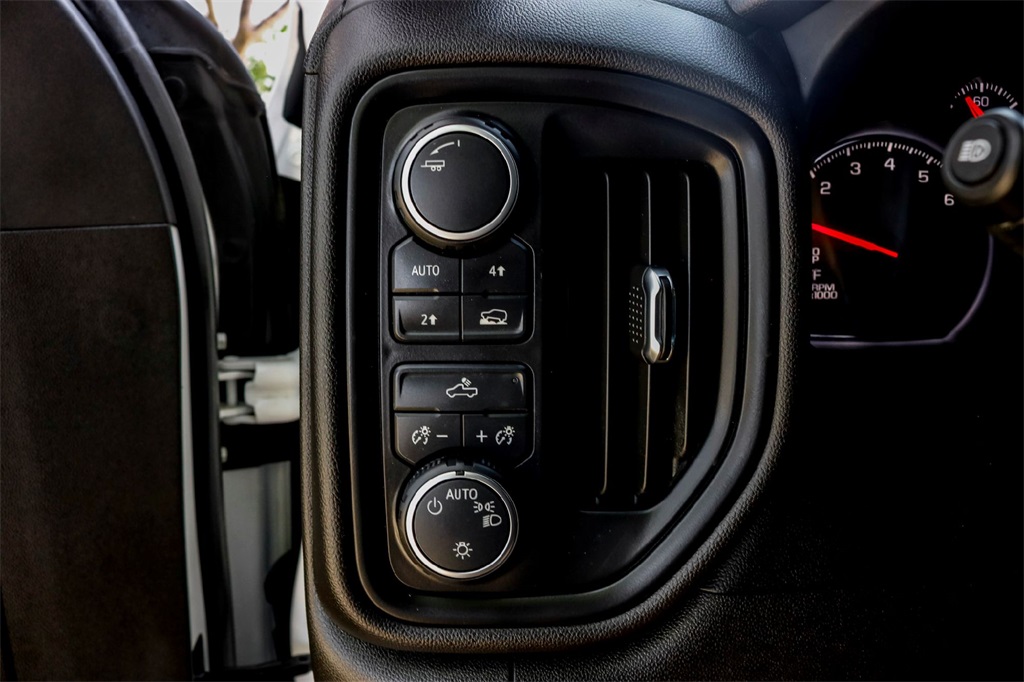2023 Chevrolet Silverado 1500 Custom photo 16