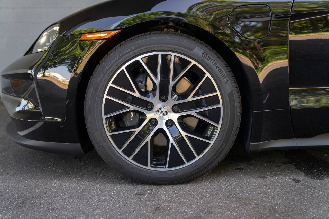 2025 Porsche Taycan 4 photo 6