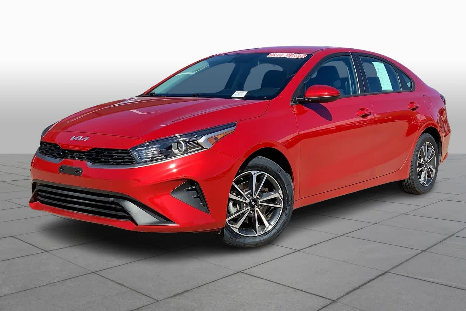 2023 Kia Forte LXS photo 2