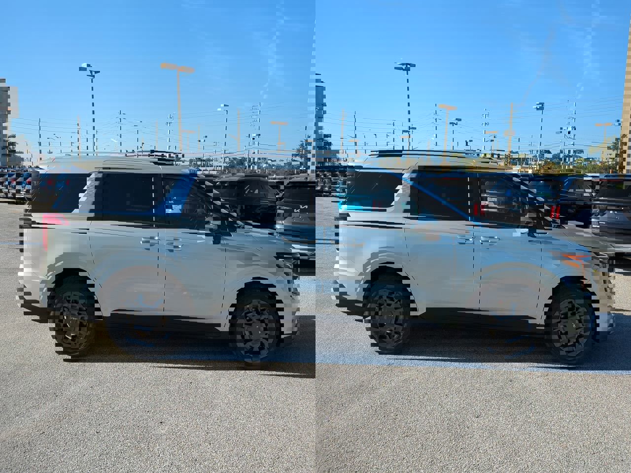 2026 Kia Carnival EX photo 2