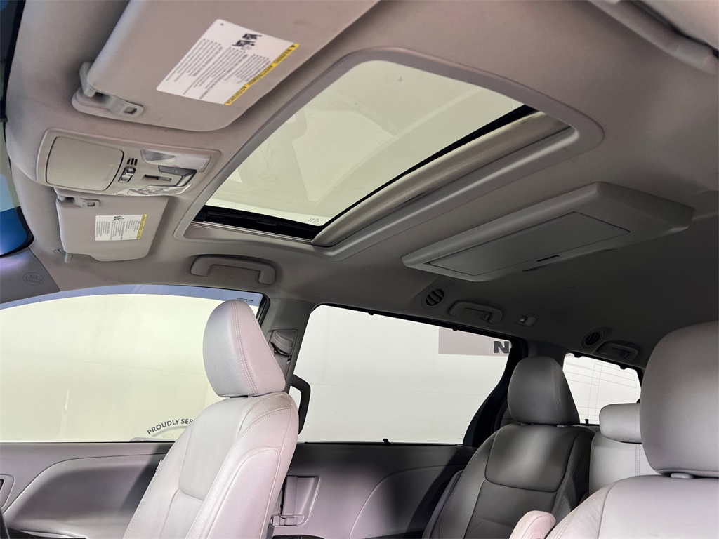 Used 2016 Toyota Sienna XLE Premium with VIN 5TDYK3DC6GS711972 for sale in Newnan, GA