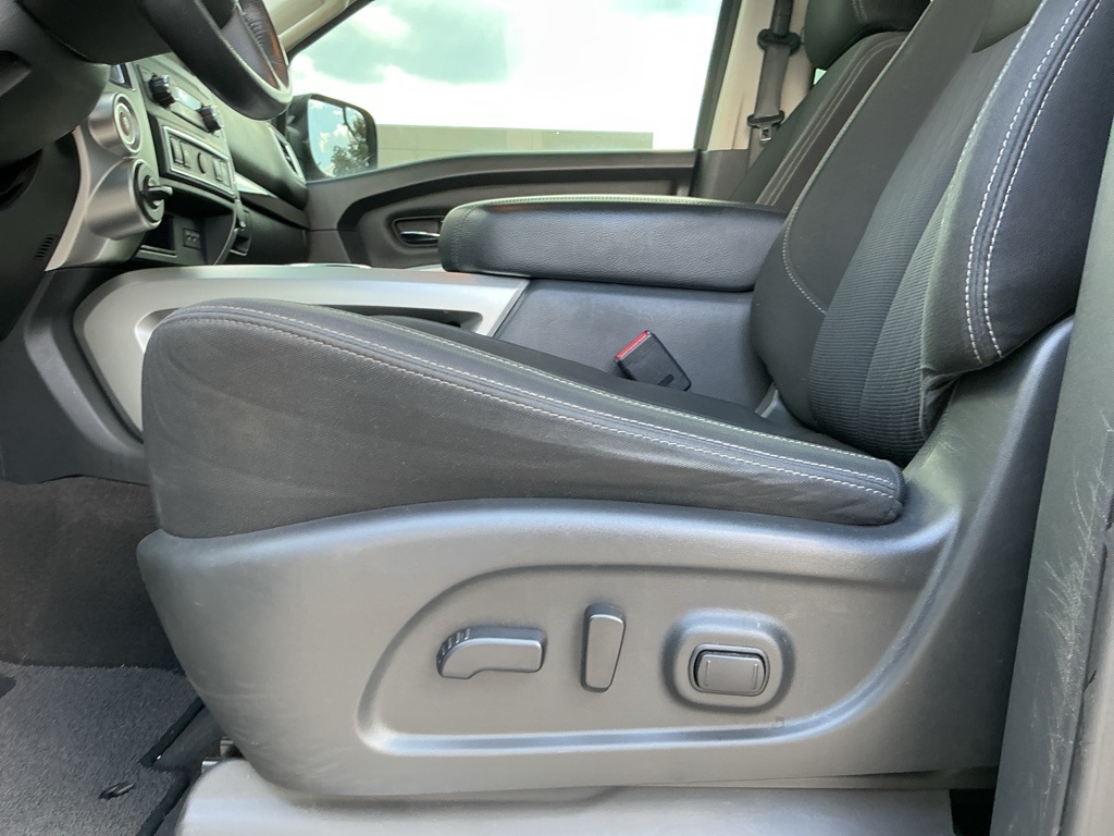 2019 Nissan Titan SV photo 19