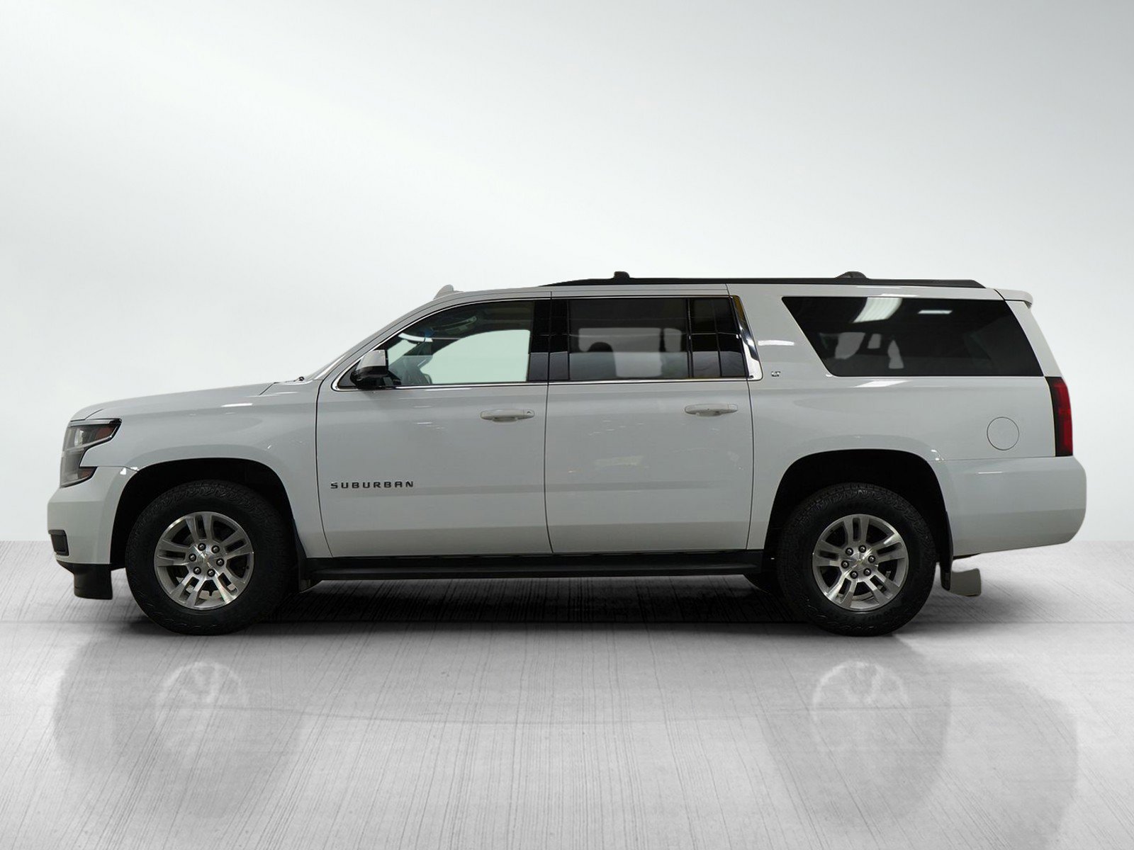 Used 2019 Chevrolet Suburban LT with VIN 1GNSKHKC0KR277777 for sale in Wayzata, Minnesota