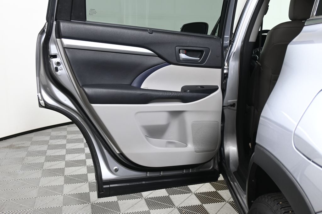 2015 Toyota Highlander Base Hybrid photo 32