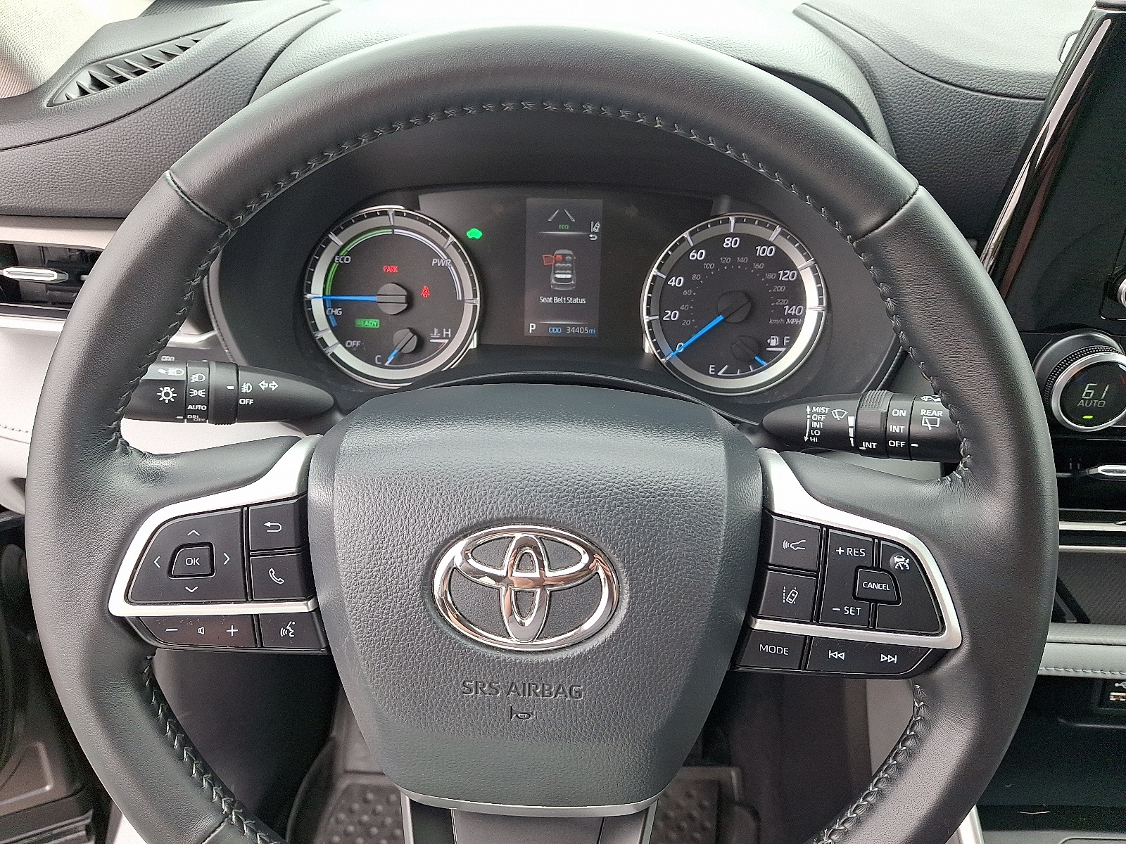 2022 Toyota Highlander Hybrid LE photo 18
