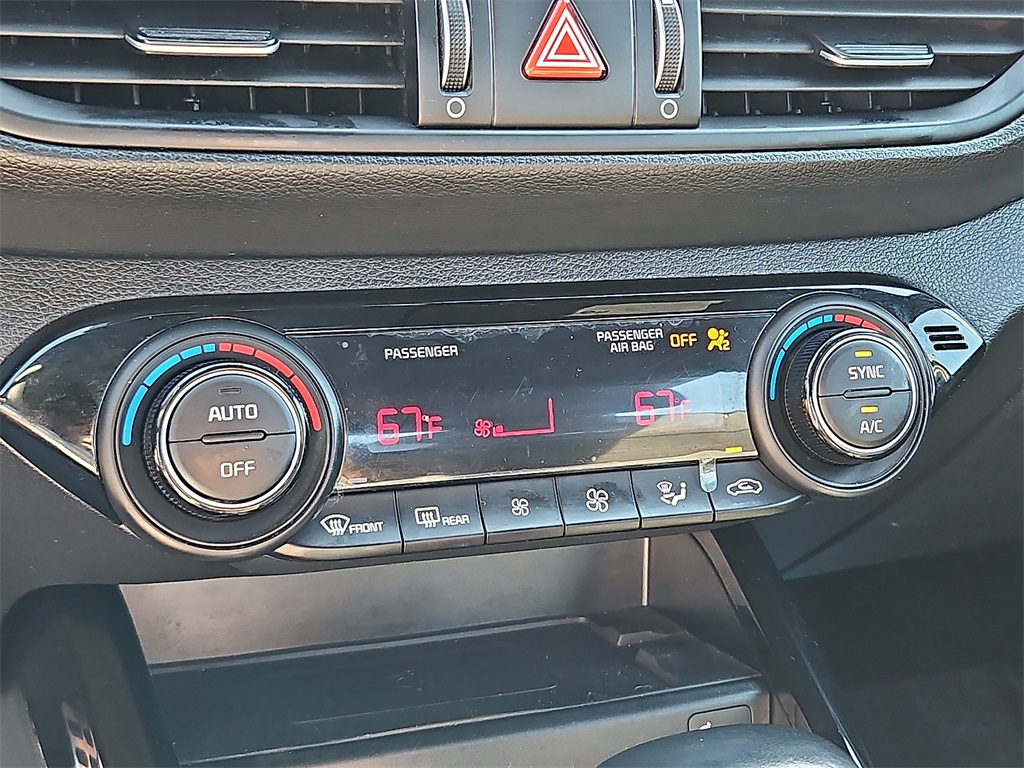 2023 Kia Forte GT-Line photo 16