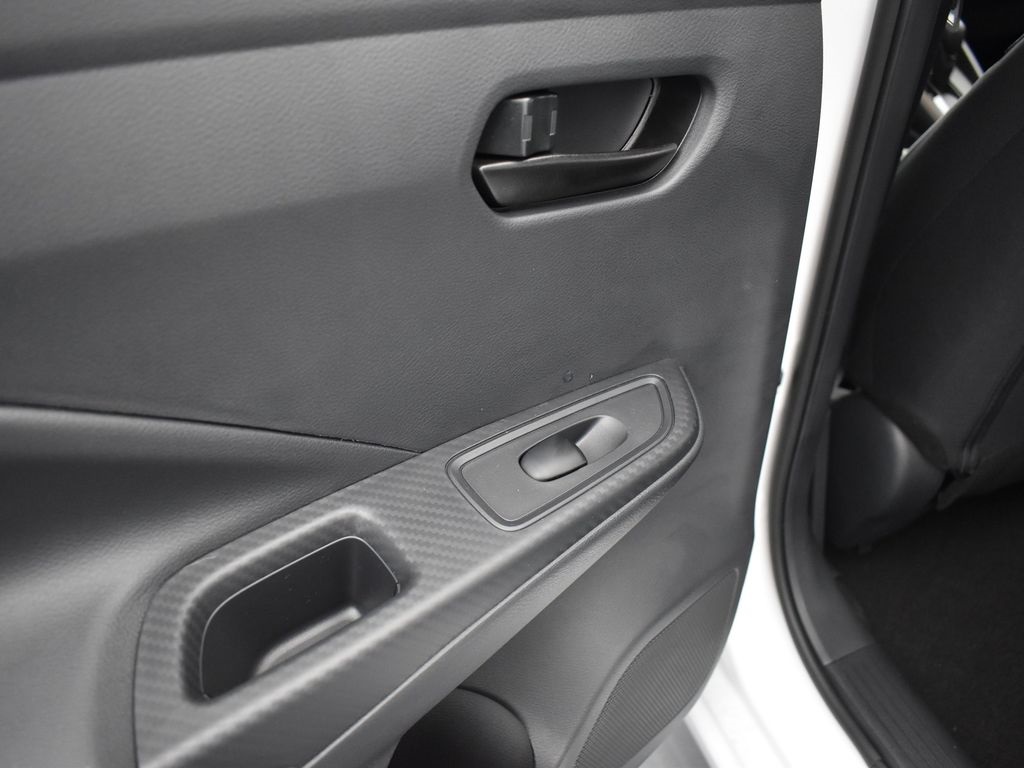 2025 Nissan Versa 1.6 S photo 11