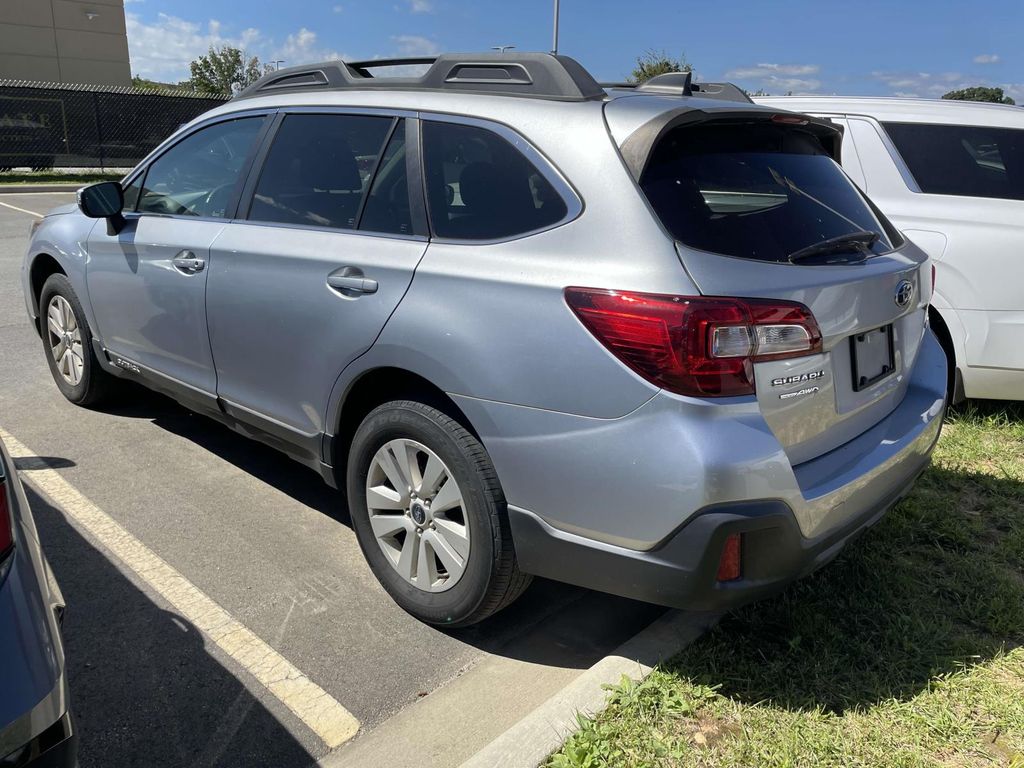 2019 Subaru Outback Premium photo 2