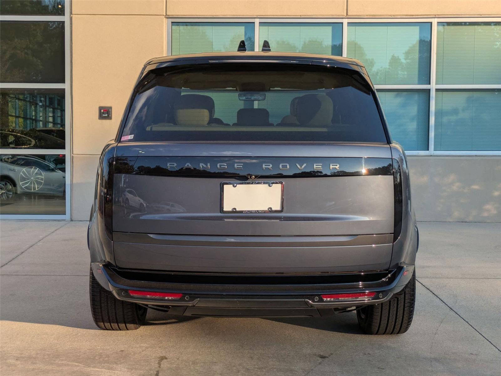 2025 Land Rover Range Rover SE photo 6