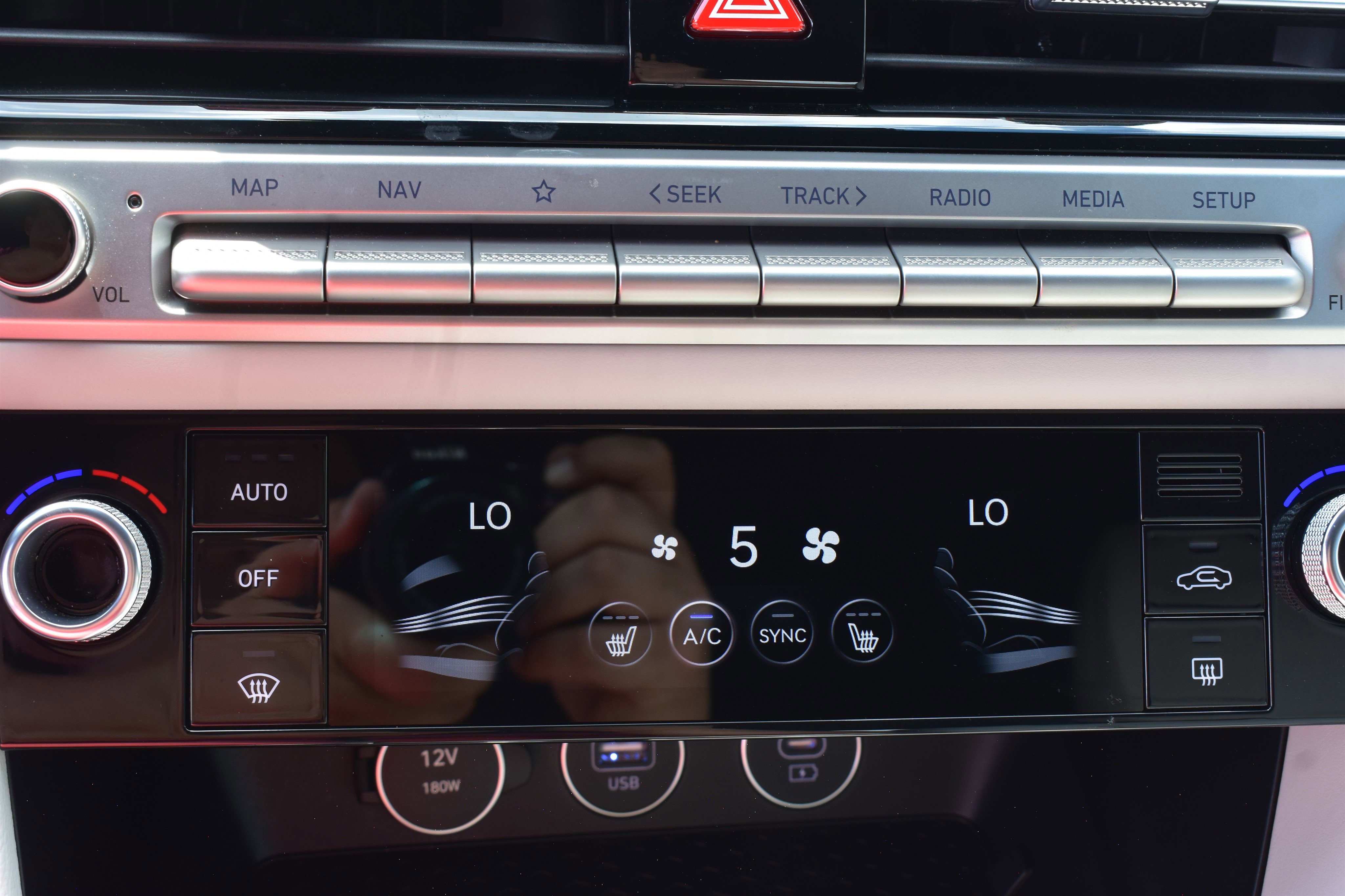 2025 Genesis G70 2.5T photo 11