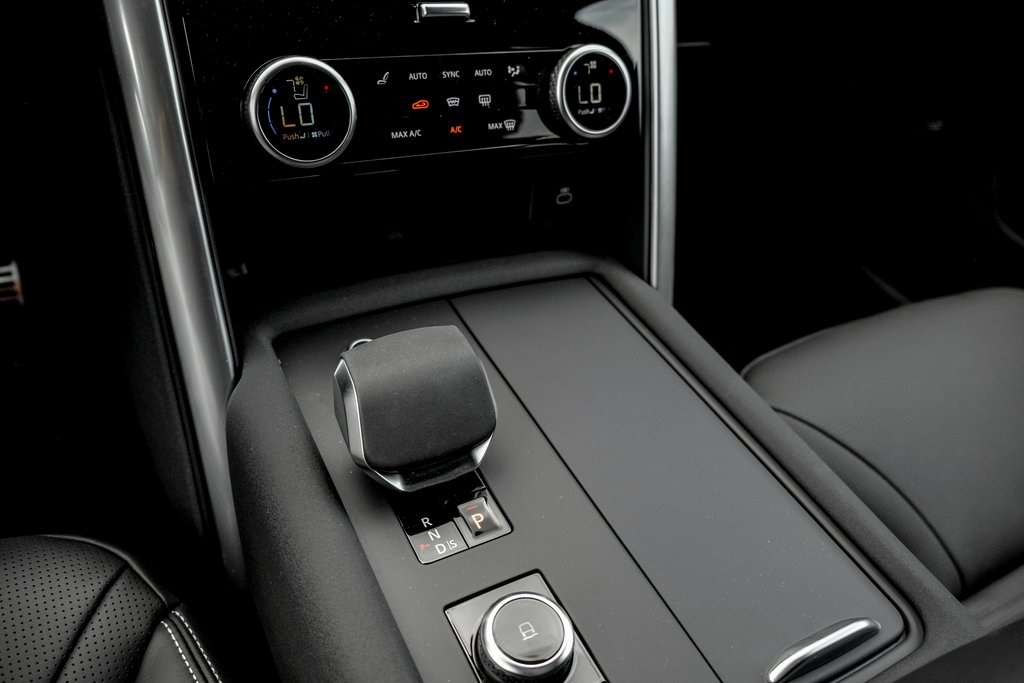 2025 Land Rover Discovery Metropolitan Edition photo 13