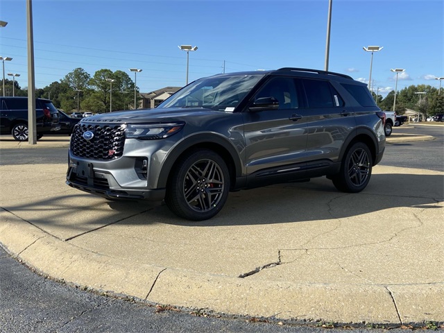 2025 Ford Explorer ST photo 4