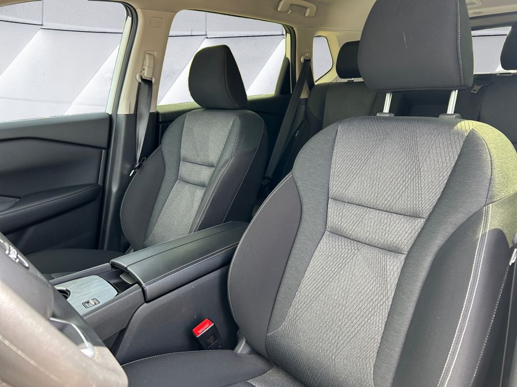 2024 Nissan Rogue SV photo 8