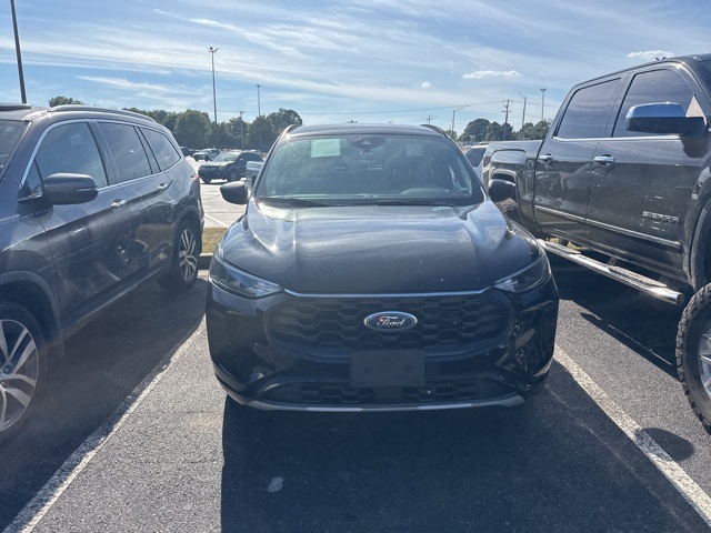 2023 Ford Escape ST-Line photo 2