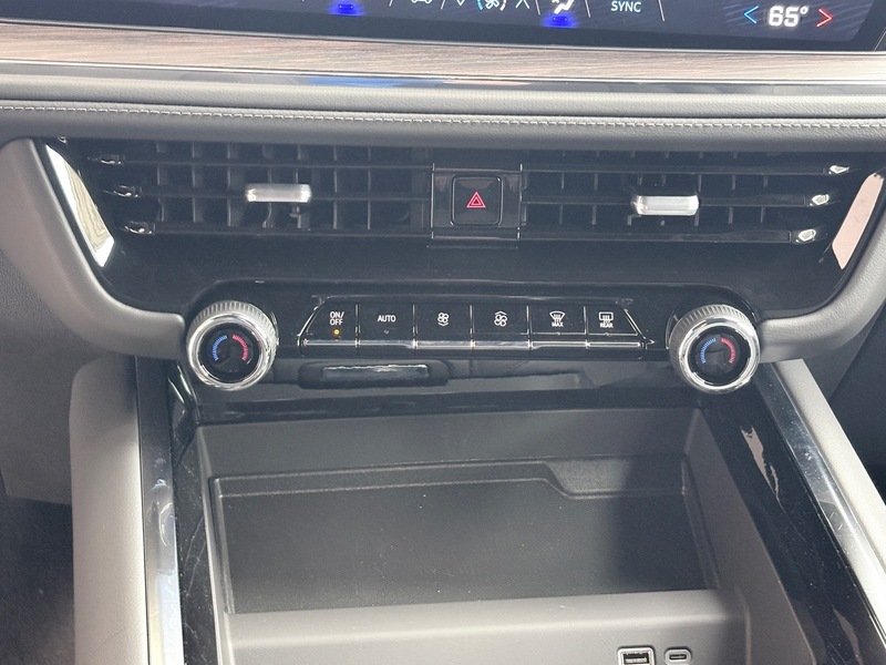 2025 Chevrolet Suburban LS photo 11