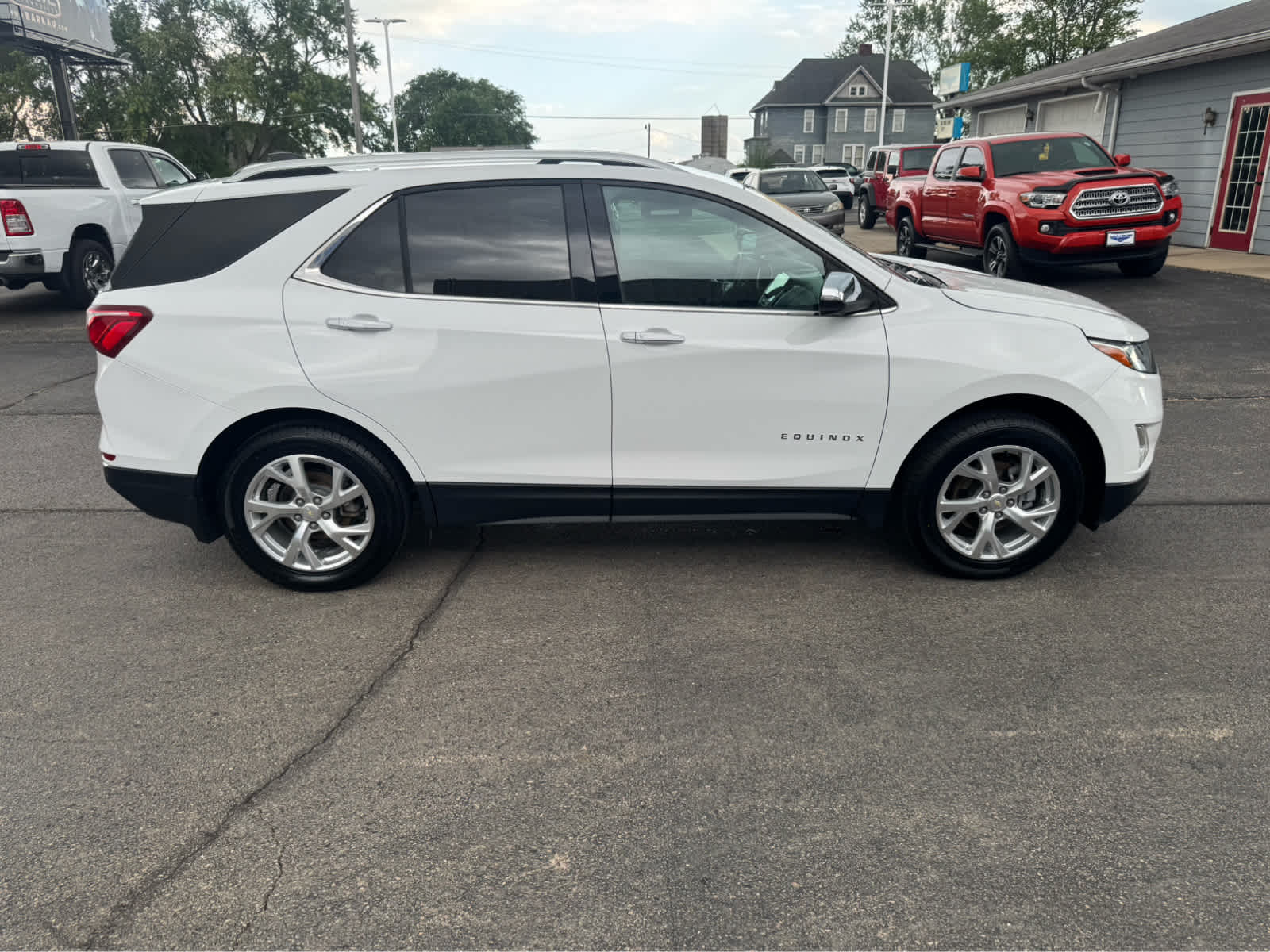 2019 Chevrolet Equinox Premier photo 2