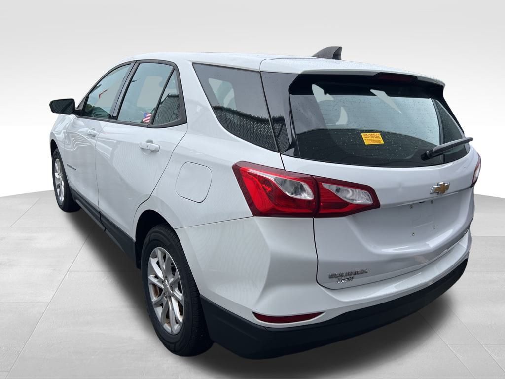 2019 Chevrolet Equinox LS photo 3
