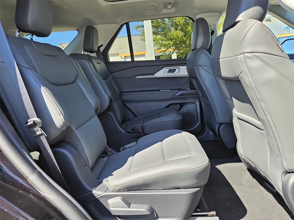 2025 Ford Explorer photo 20
