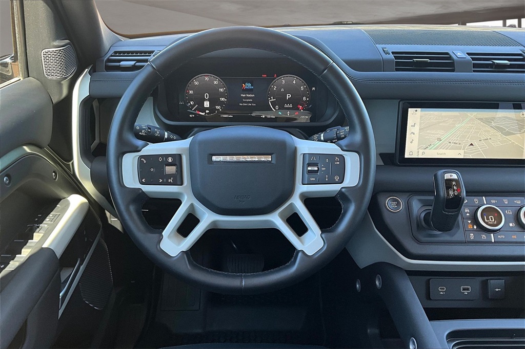2024 Land Rover Defender 110 S photo 5