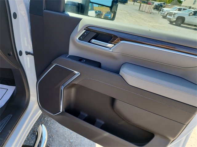 2025 Chevrolet Silverado 2500HD LT photo 11