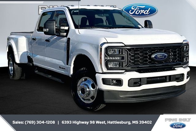 2026 Ford F-350 Super Duty XL's photo