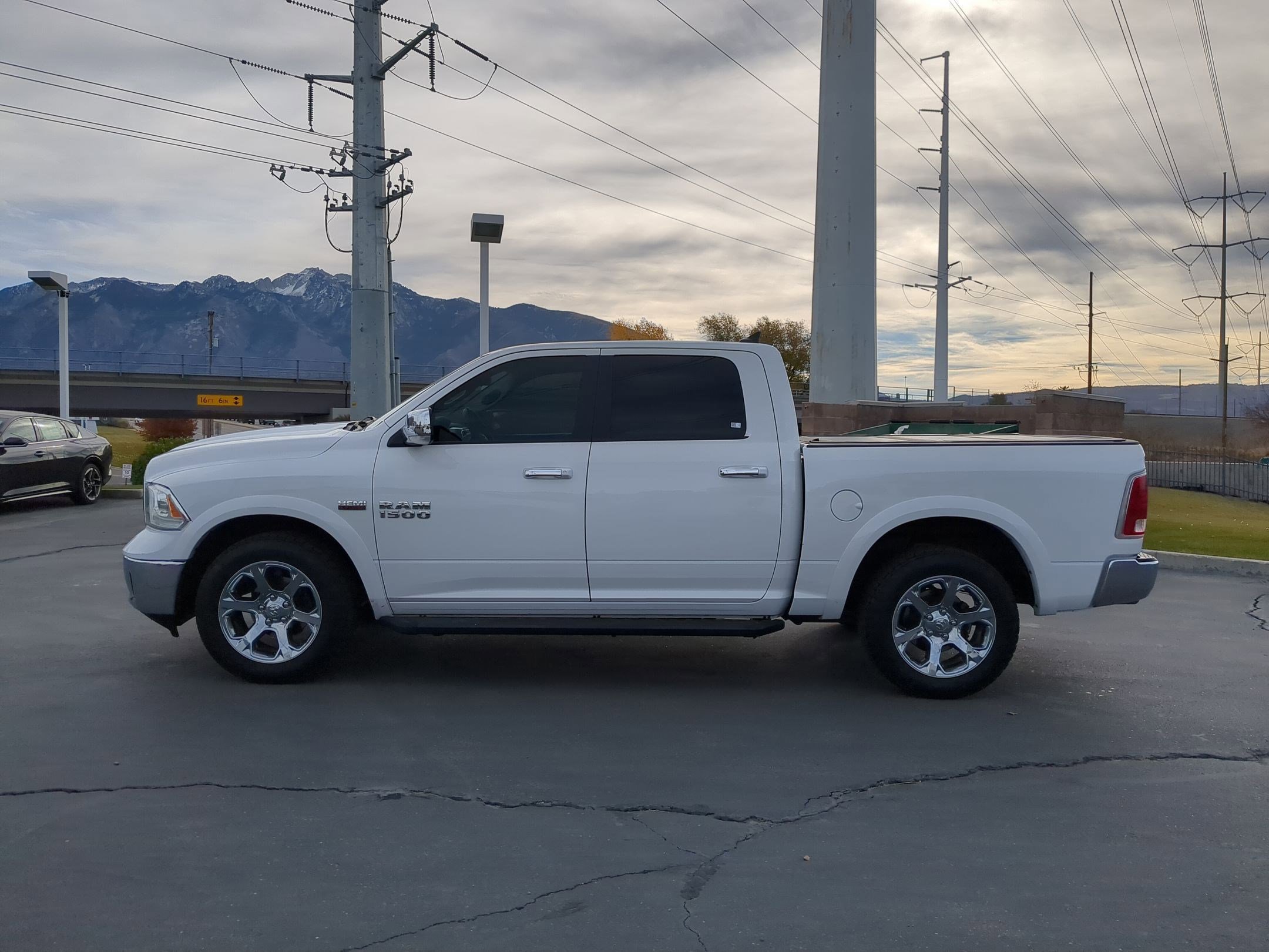 2017 Ram 1500 Laramie photo 2