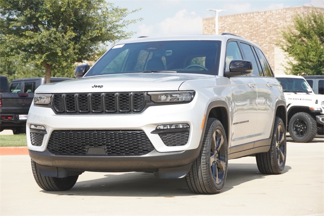 2025 Jeep Grand Cherokee Limited photo 3