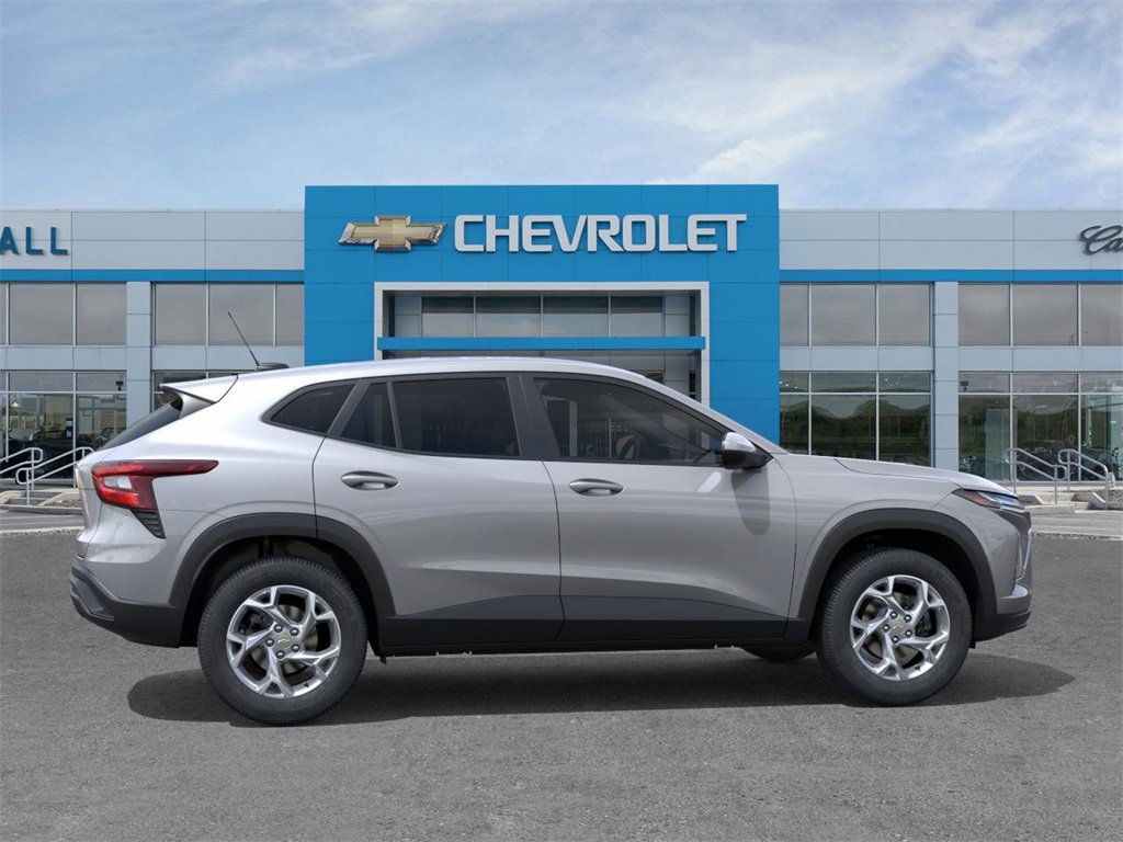 2026 Chevrolet Trax LS photo 4