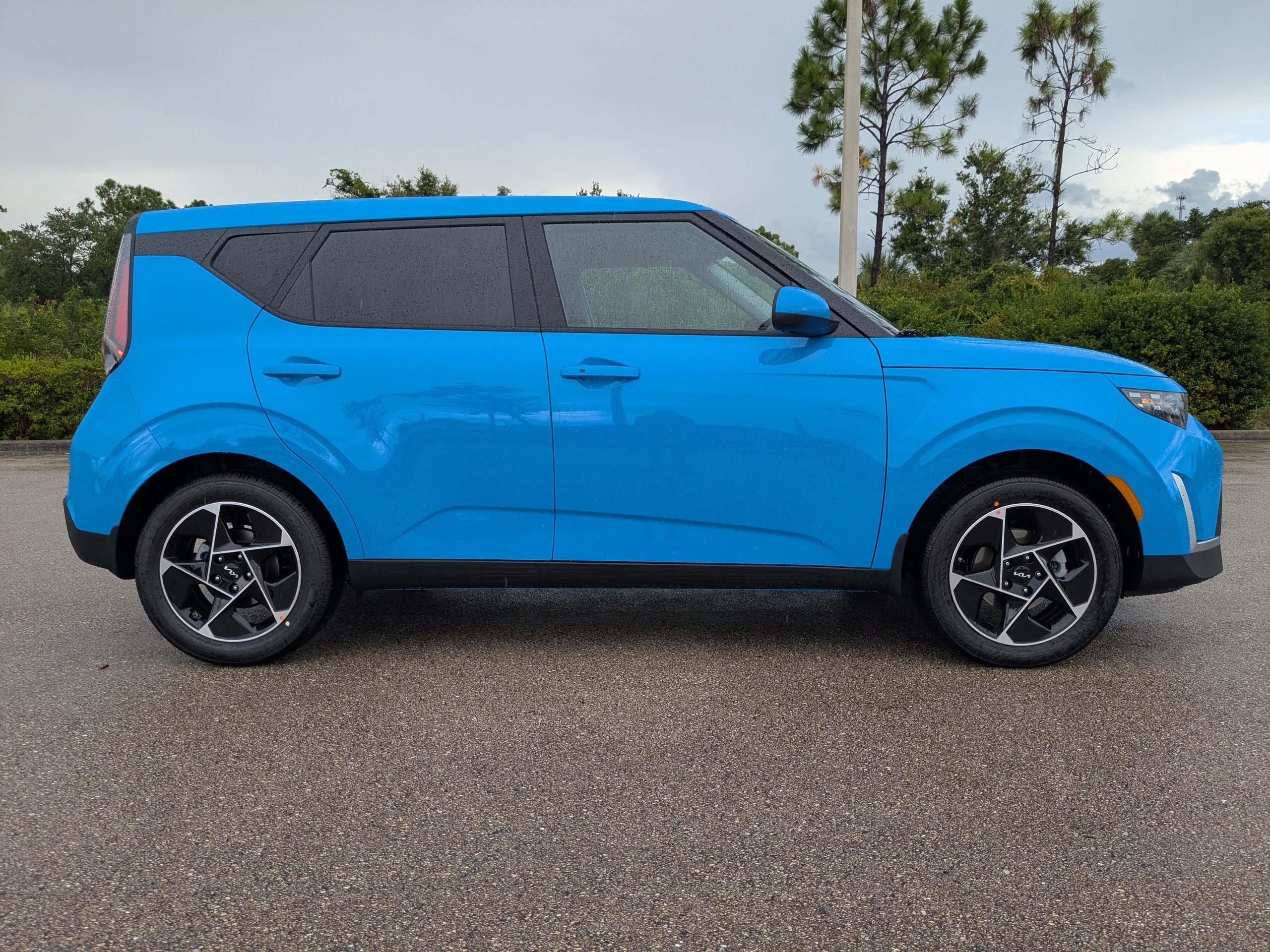 2025 Kia Soul EX photo 3