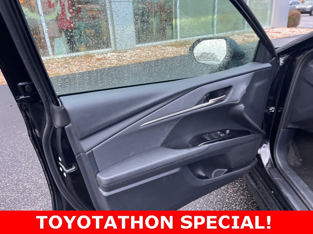 2025 Toyota Camry SE photo 4