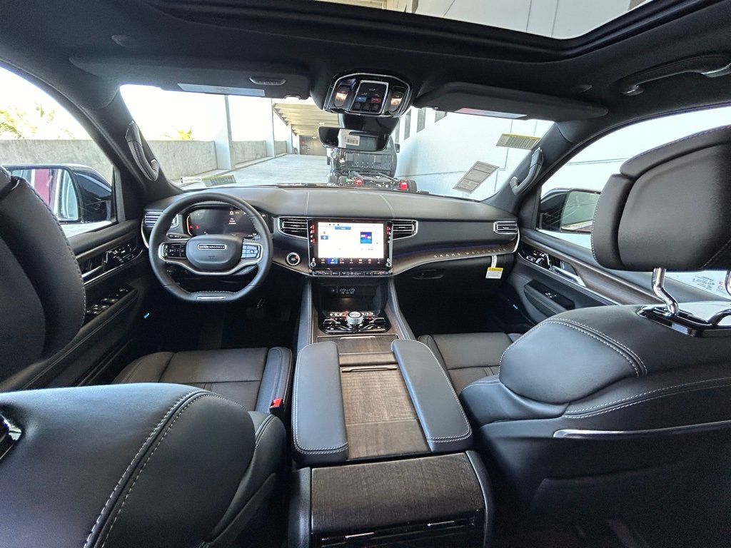 2024 Jeep Grand Wagoneer photo 39