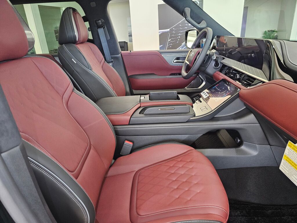 2025 Infiniti QX80 photo 11