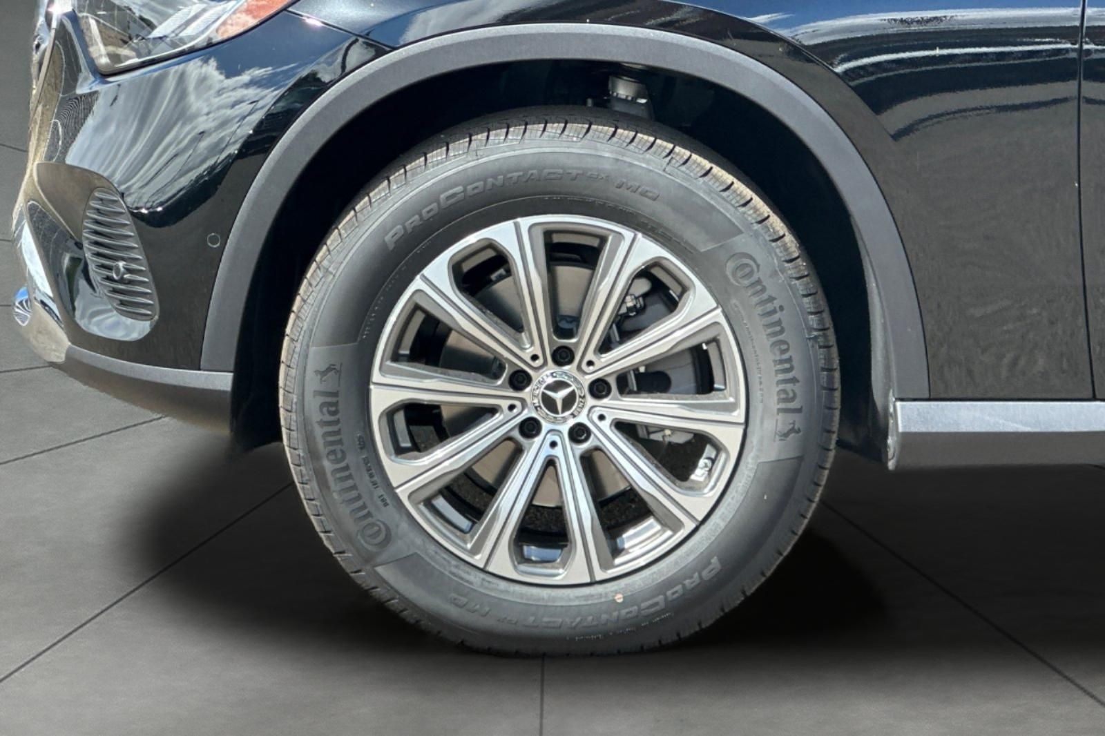 2026 Mercedes Benz GLC 300 photo 4