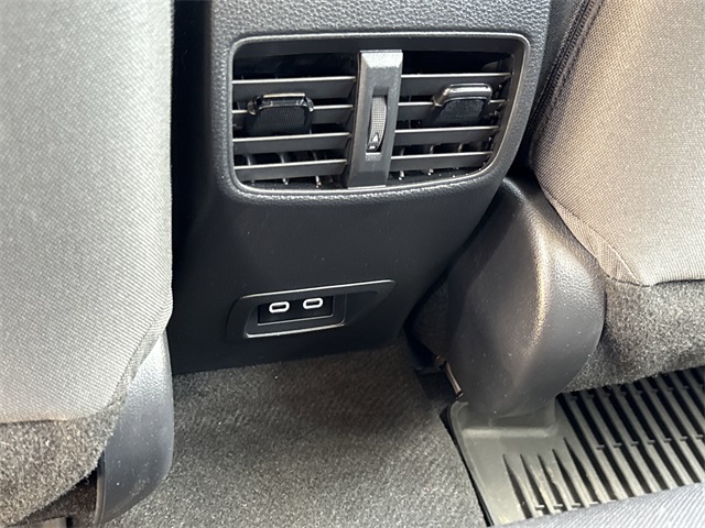 2024 Toyota Corolla Cross LE photo 13