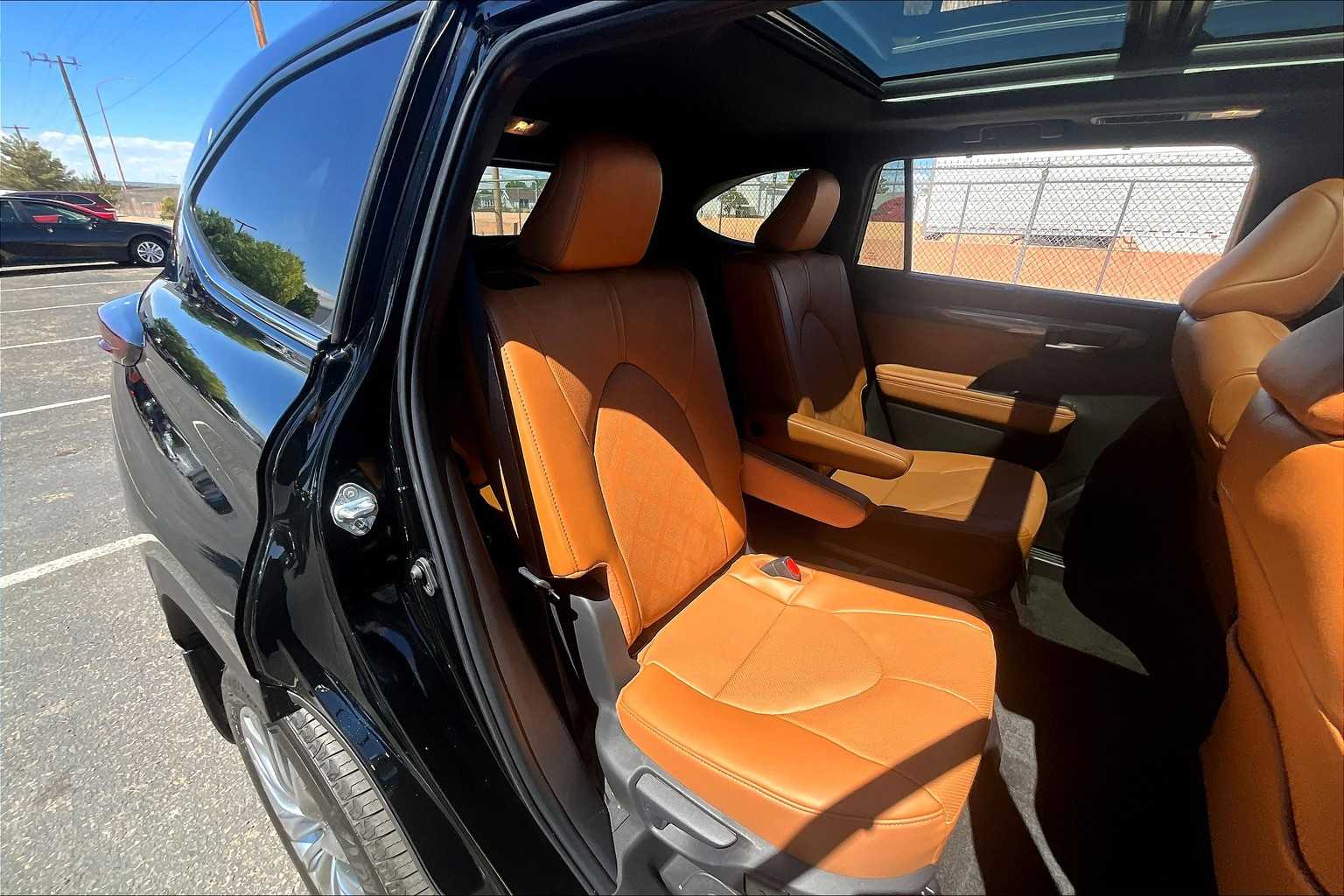 2025 Toyota Highlander Platinum photo 18