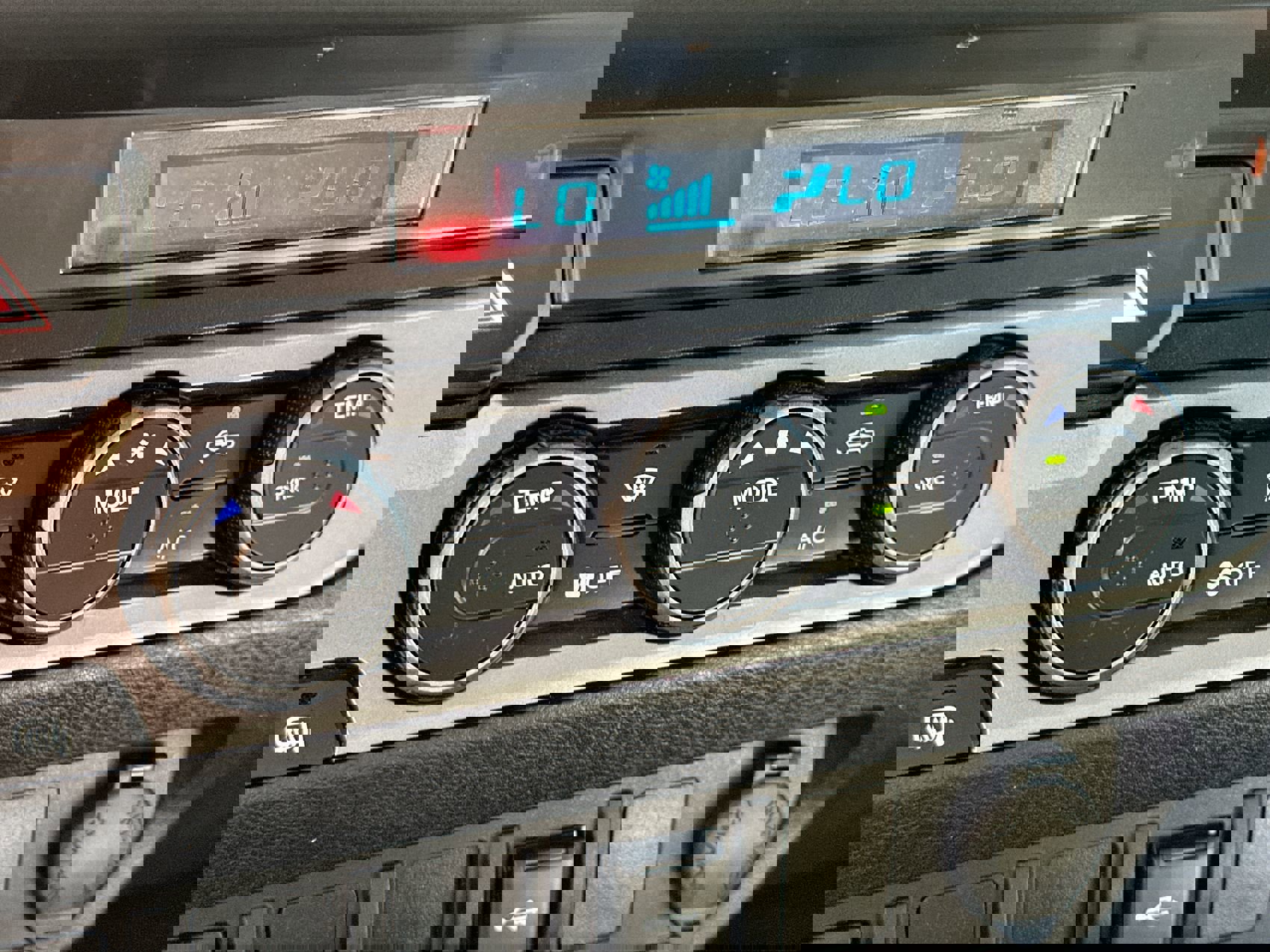 2022 Toyota Tacoma 4x4 SR Double Cab V6 photo 18