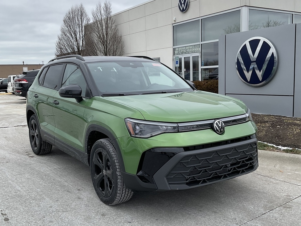 2026 Volkswagen Taos SE Black's photo