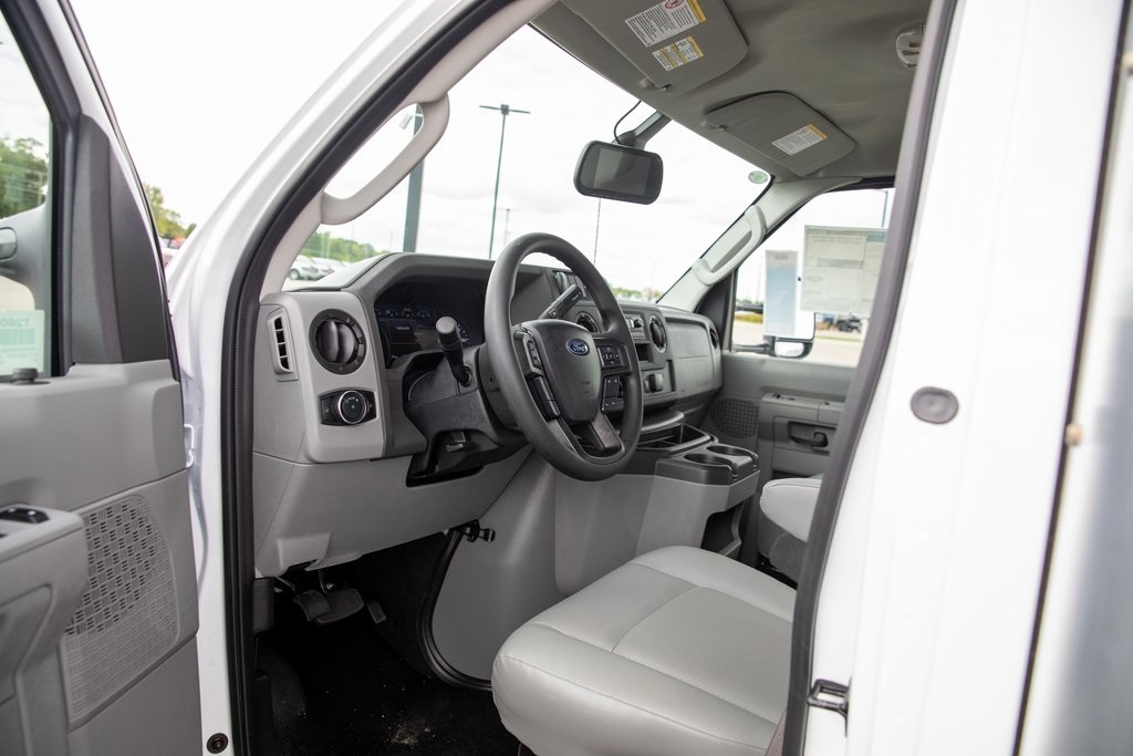 2026 Ford E-450 photo 16