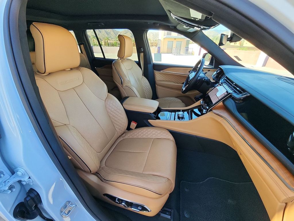 2024 Jeep Grand Cherokee Summit Reserve photo 28