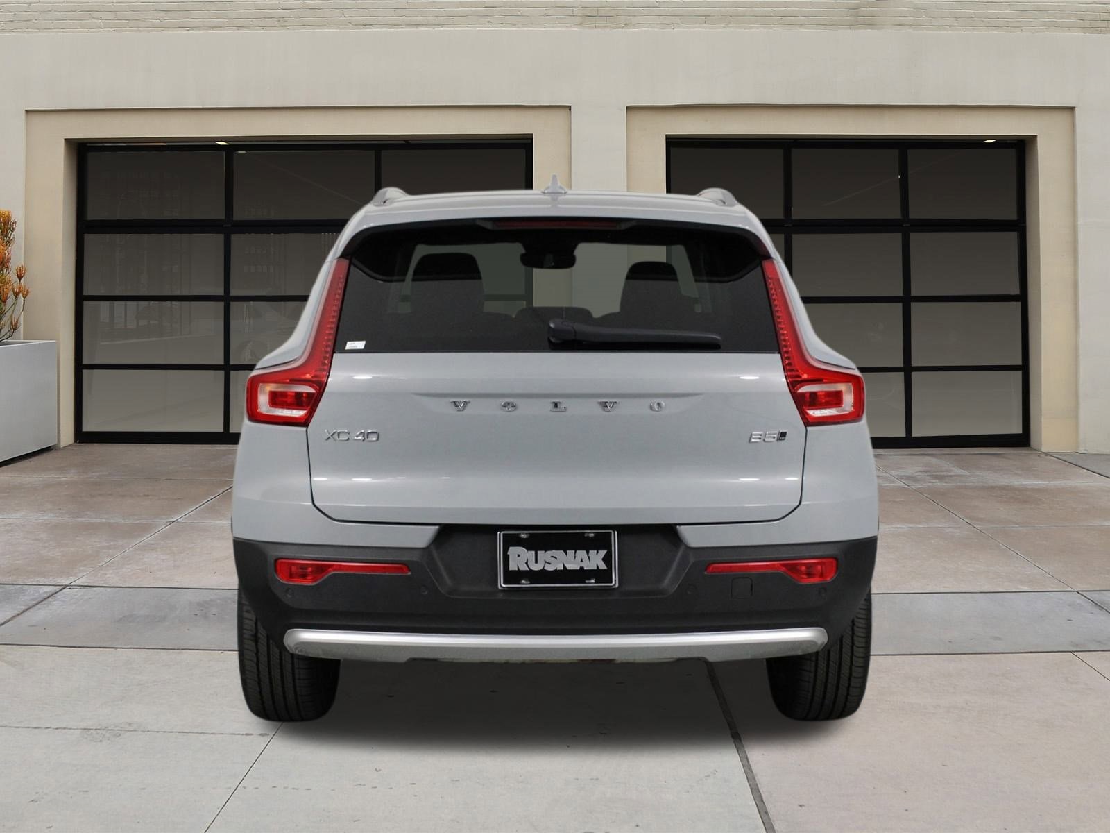 2025 Volvo XC40 Core photo 4