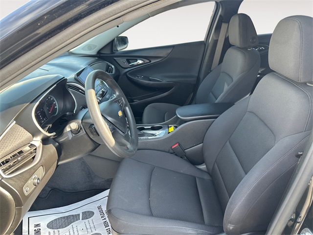 2022 Chevrolet Malibu LS photo 9