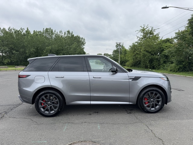 2025 Land Rover Range Rover Sport SE photo 4