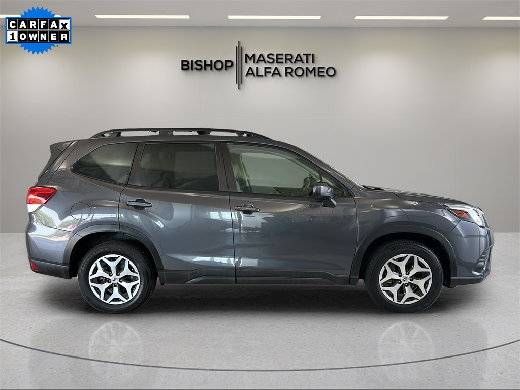 2022 Subaru Forester Premium photo 2