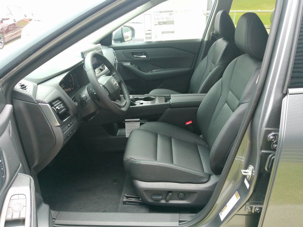 2025 Nissan Rogue SL photo 8